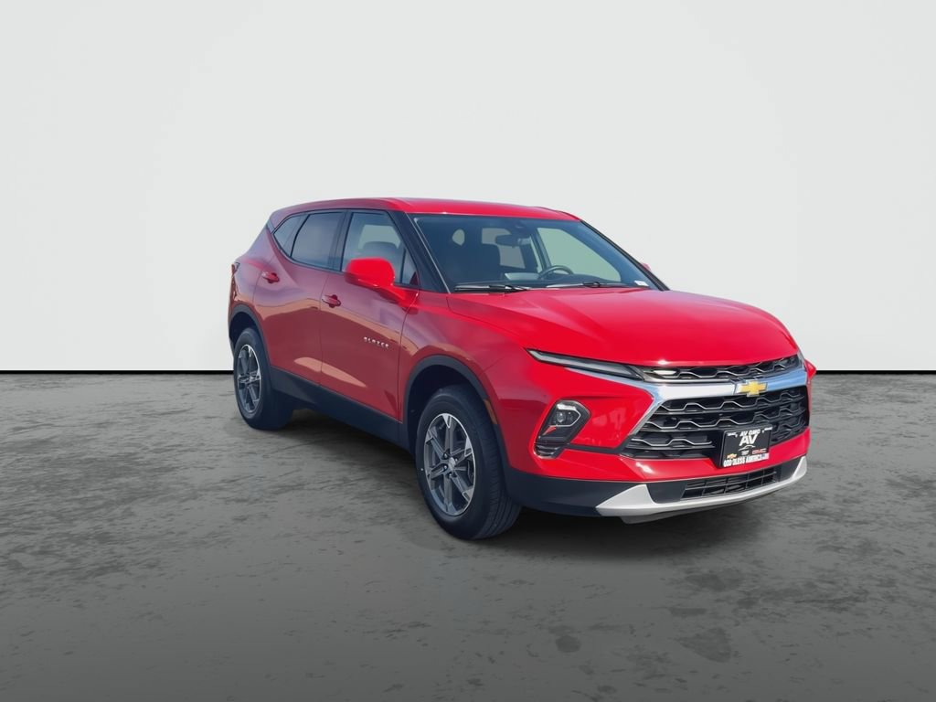 Used 2023 Chevrolet Blazer LT image 2