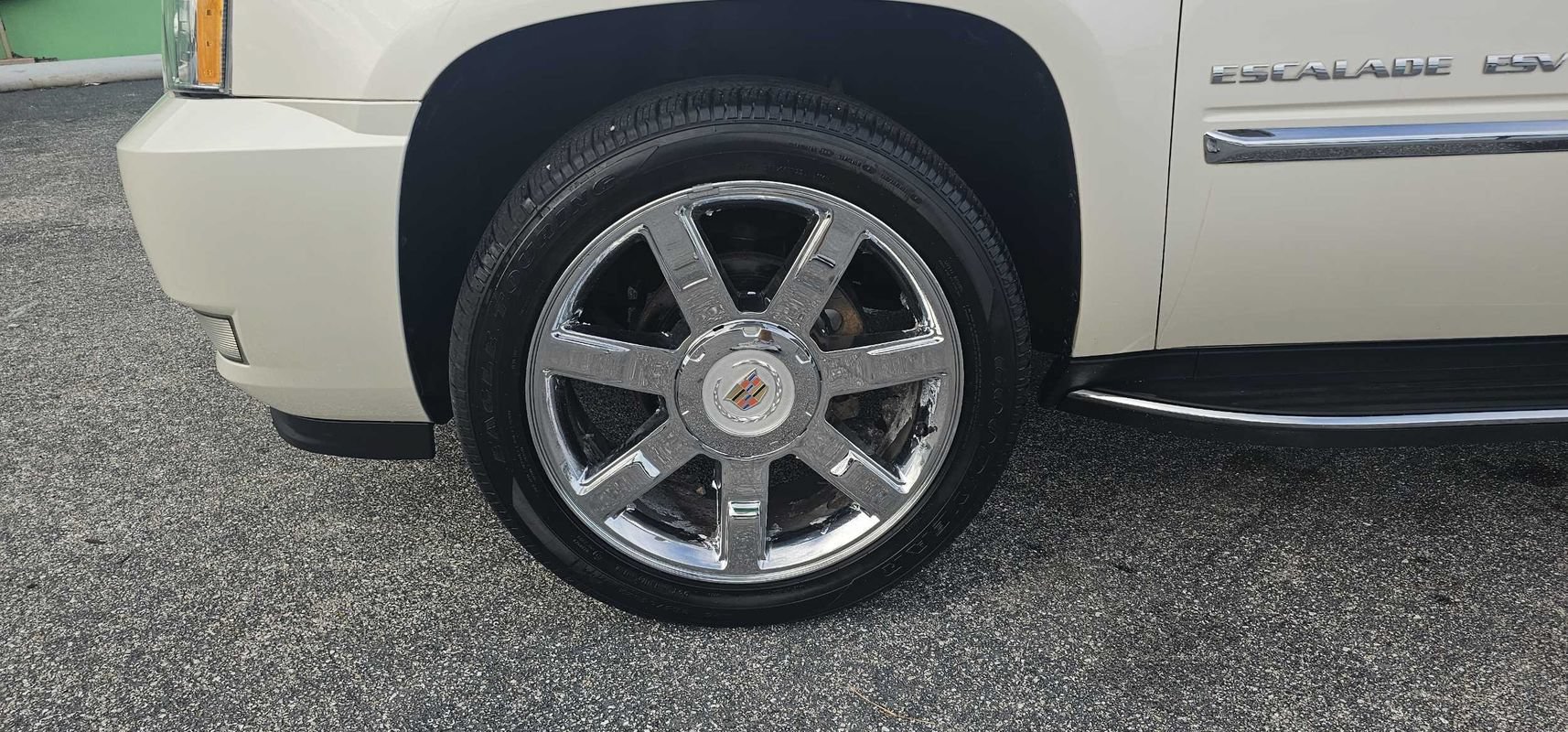 Used 2013 Cadillac Escalade ESV Luxury AWD/4WD image 12