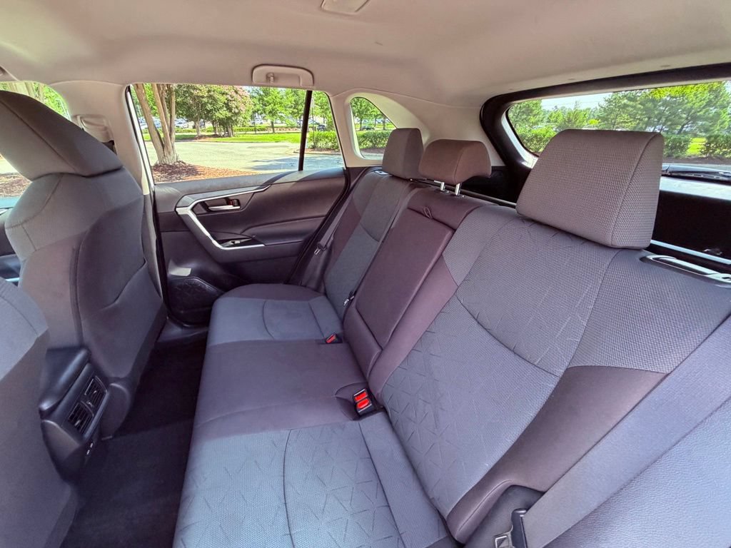 Used 2025 Toyota RAV4 XLE AWD/4WD image 10