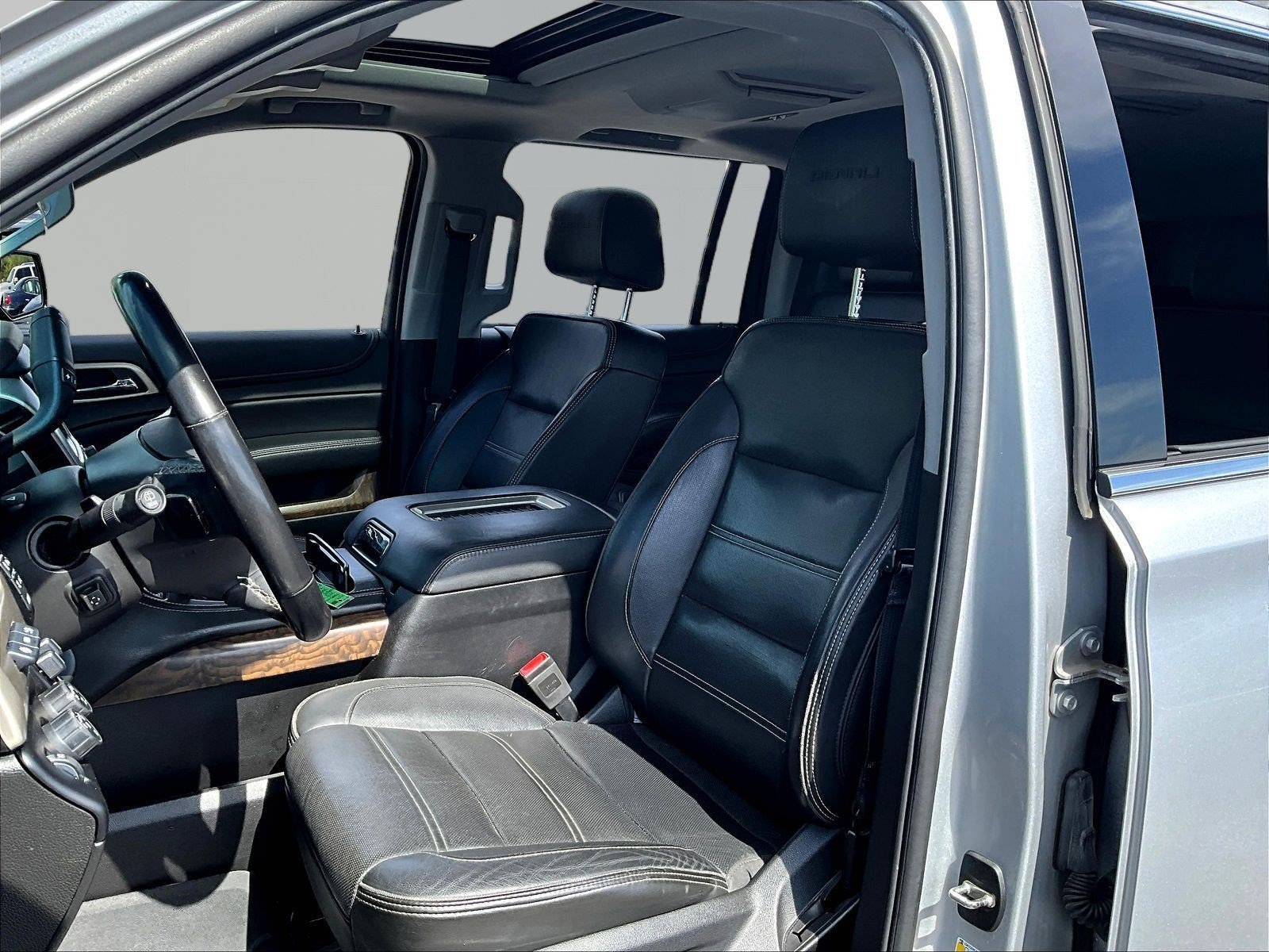 Used 2018 GMC Yukon XL Denali w/ Denali Ultimate Package AWD/4WD image 21