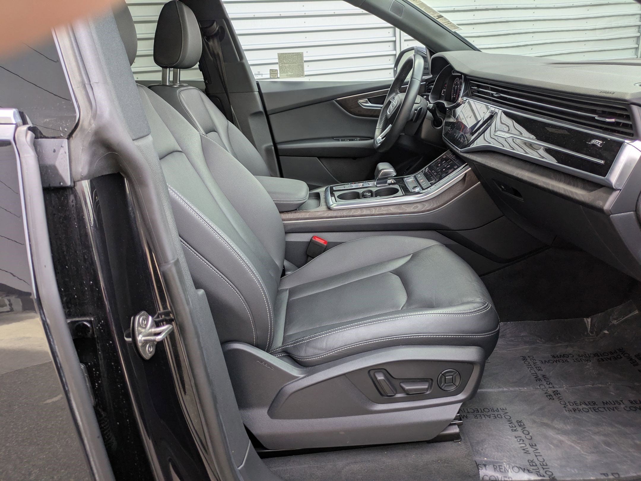 Used 2019 Audi Q8 Premium Plus w/ Premium Plus AWD/4WD image 30