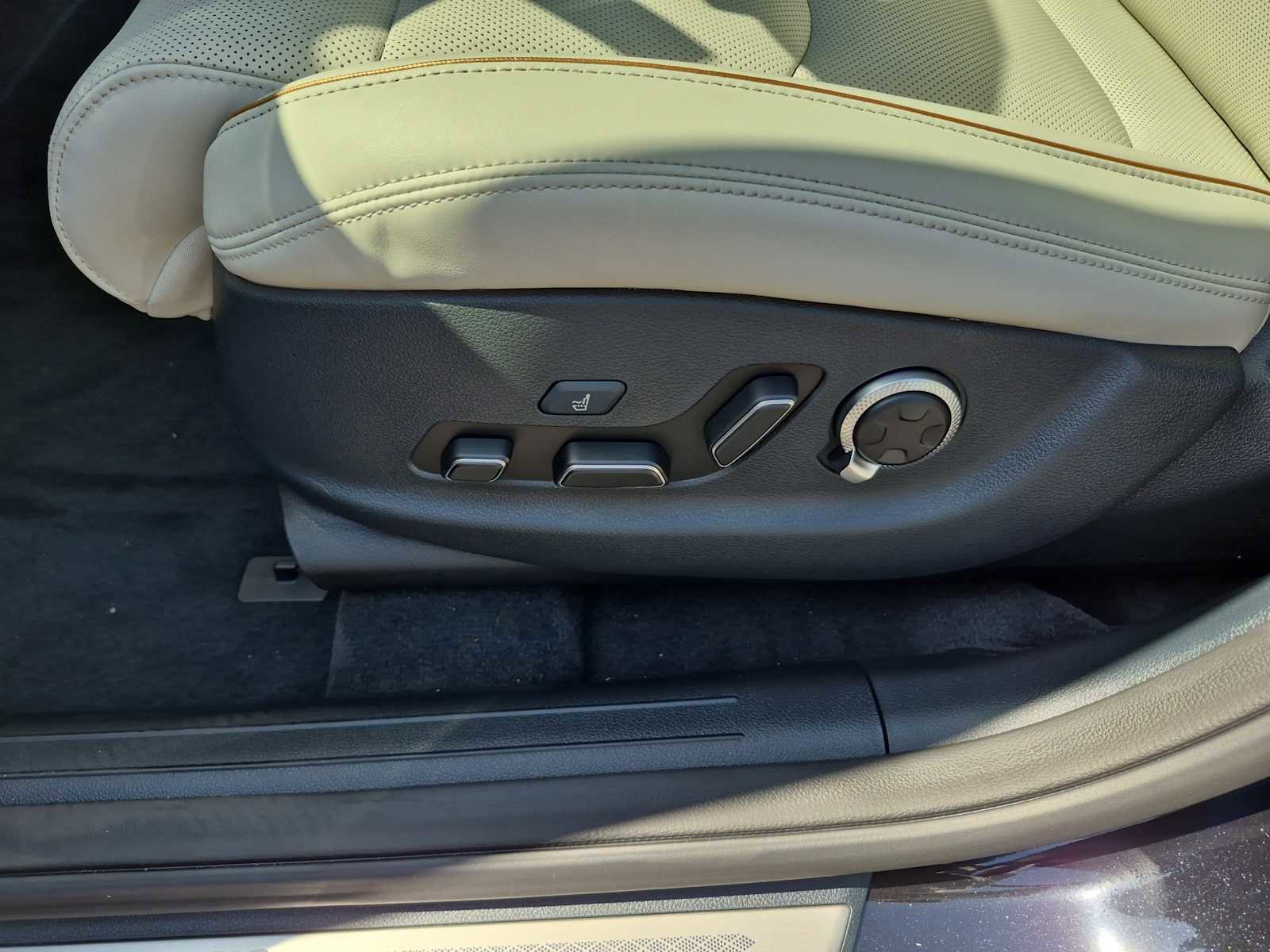 New 2025 Genesis Electrified GV70 Advanced w/ Prestige Package image 16