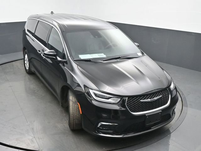 Used 2025 Chrysler Pacifica Select FWD image 45