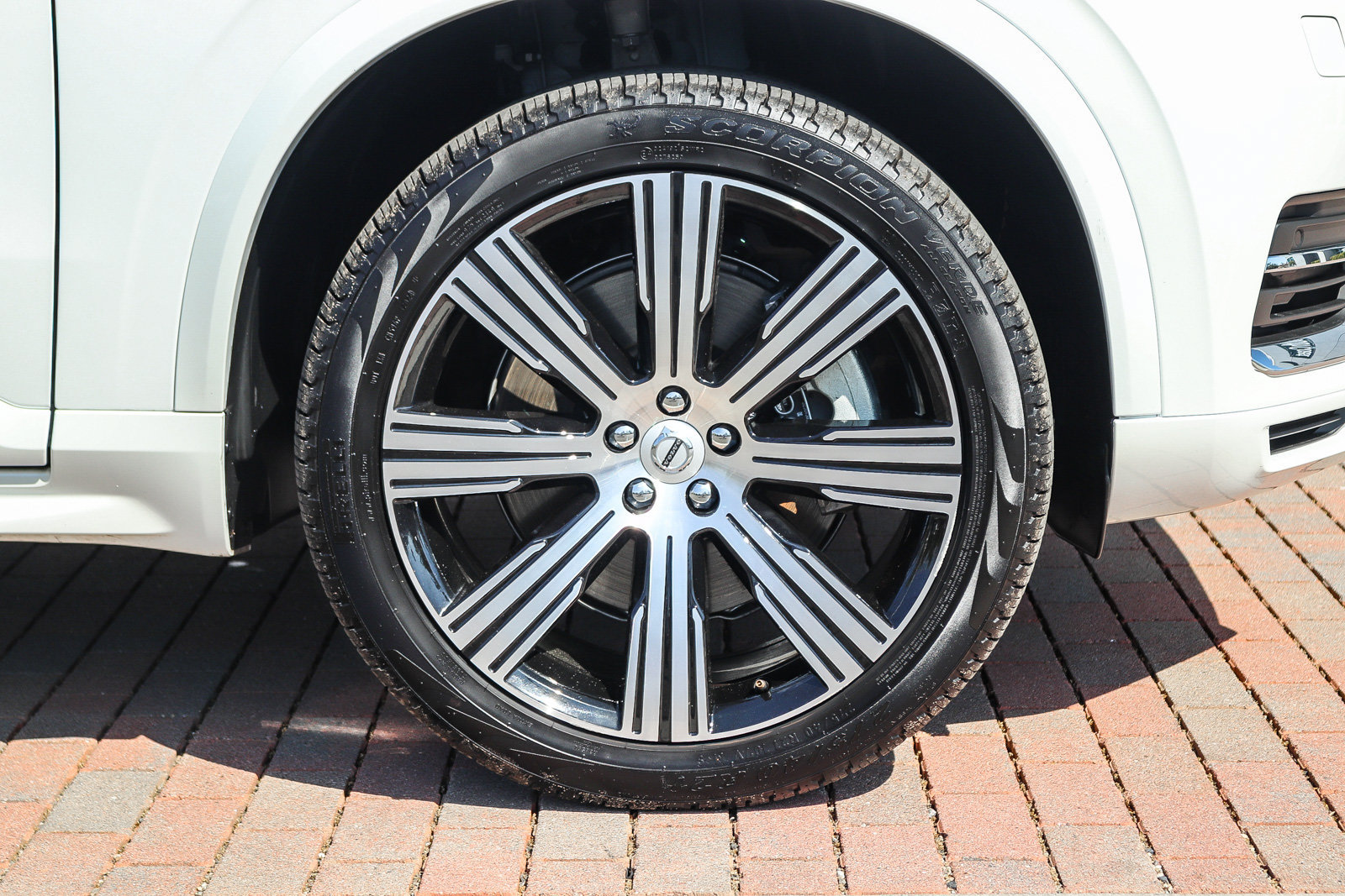 Used 2025 Volvo XC90 T8 Core w/ Protection Package Premier AWD/4WD image 11