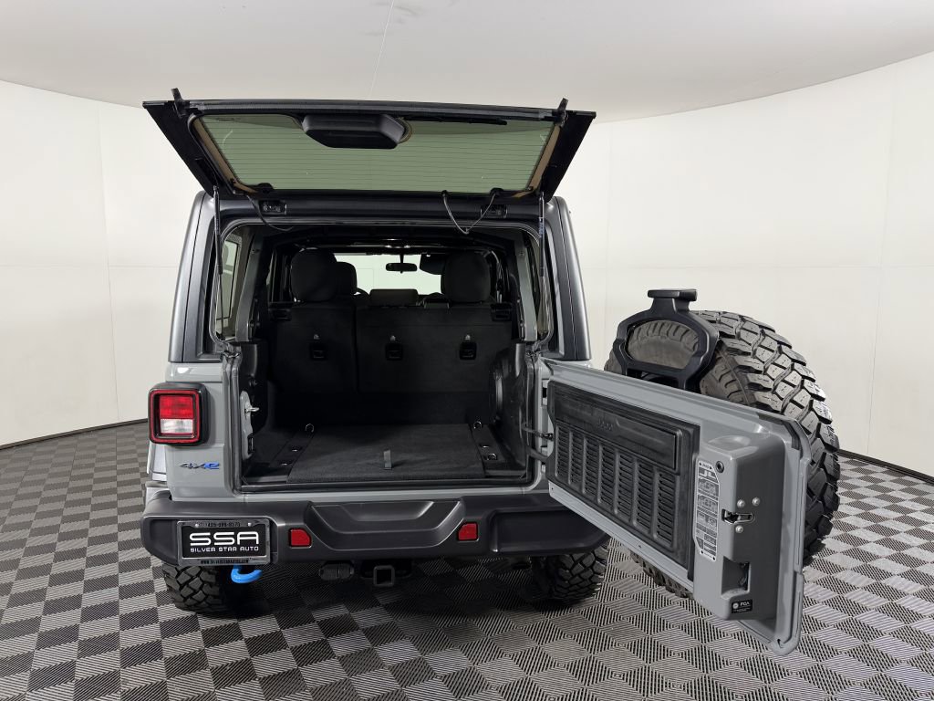 Used 2023 Jeep Wrangler Unlimited AWD/4WD image 33