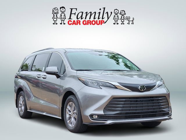 New 2026 Toyota Sienna XLE FWD image 2