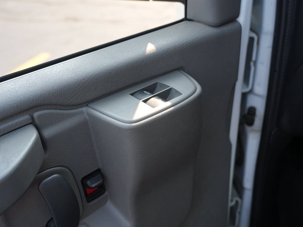 Used 2018 Chevrolet Express 3500 LT w/ LT Preferred Equipment Group RWD image 18