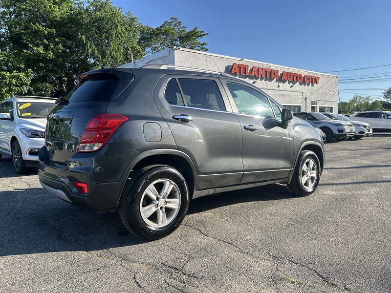 Used 2017 Chevrolet Trax LT w/ LT Convenience Package AWD/4WD image 4
