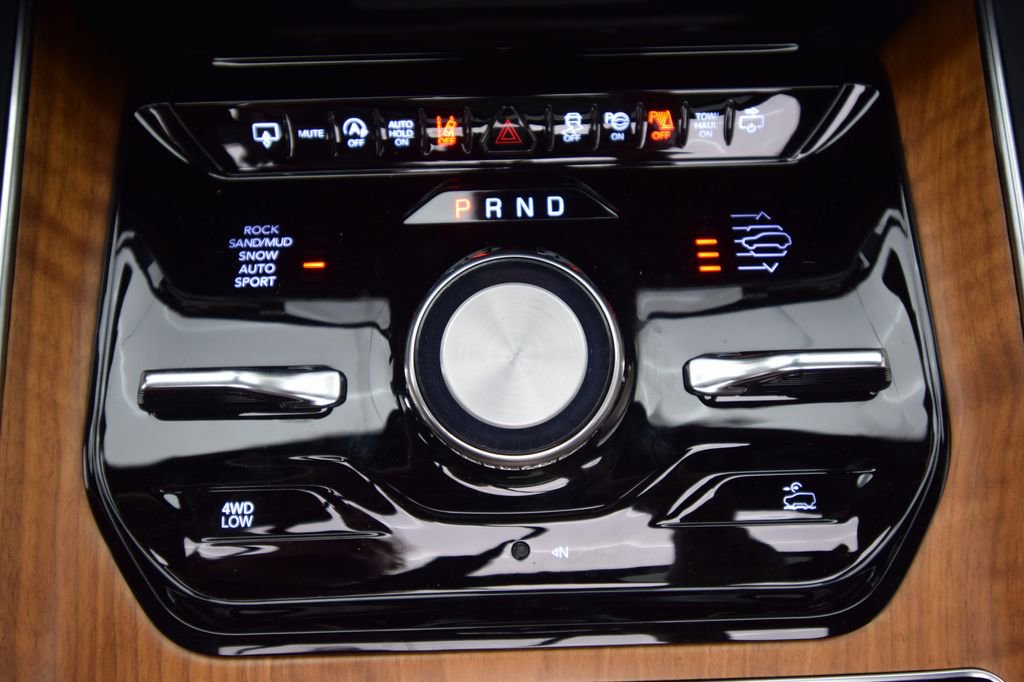 New 2024 Jeep Grand Wagoneer Series III AWD/4WD image 25