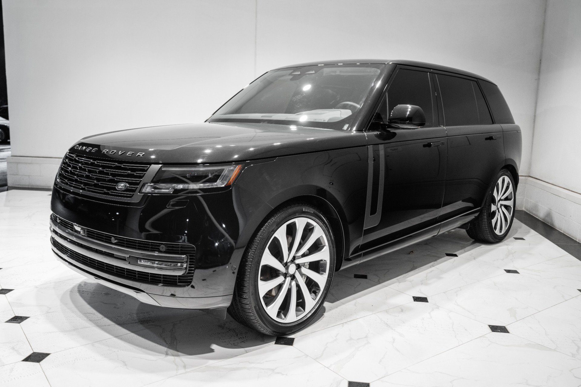 Used 2025 Land Rover Range Rover Long Wheelbase SE AWD/4WD image 5