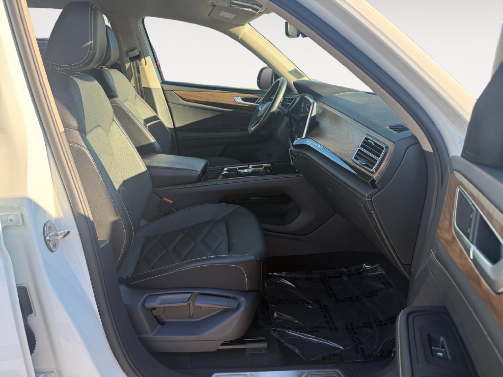 Used 2025 Volkswagen Atlas SE AWD/4WD image 15