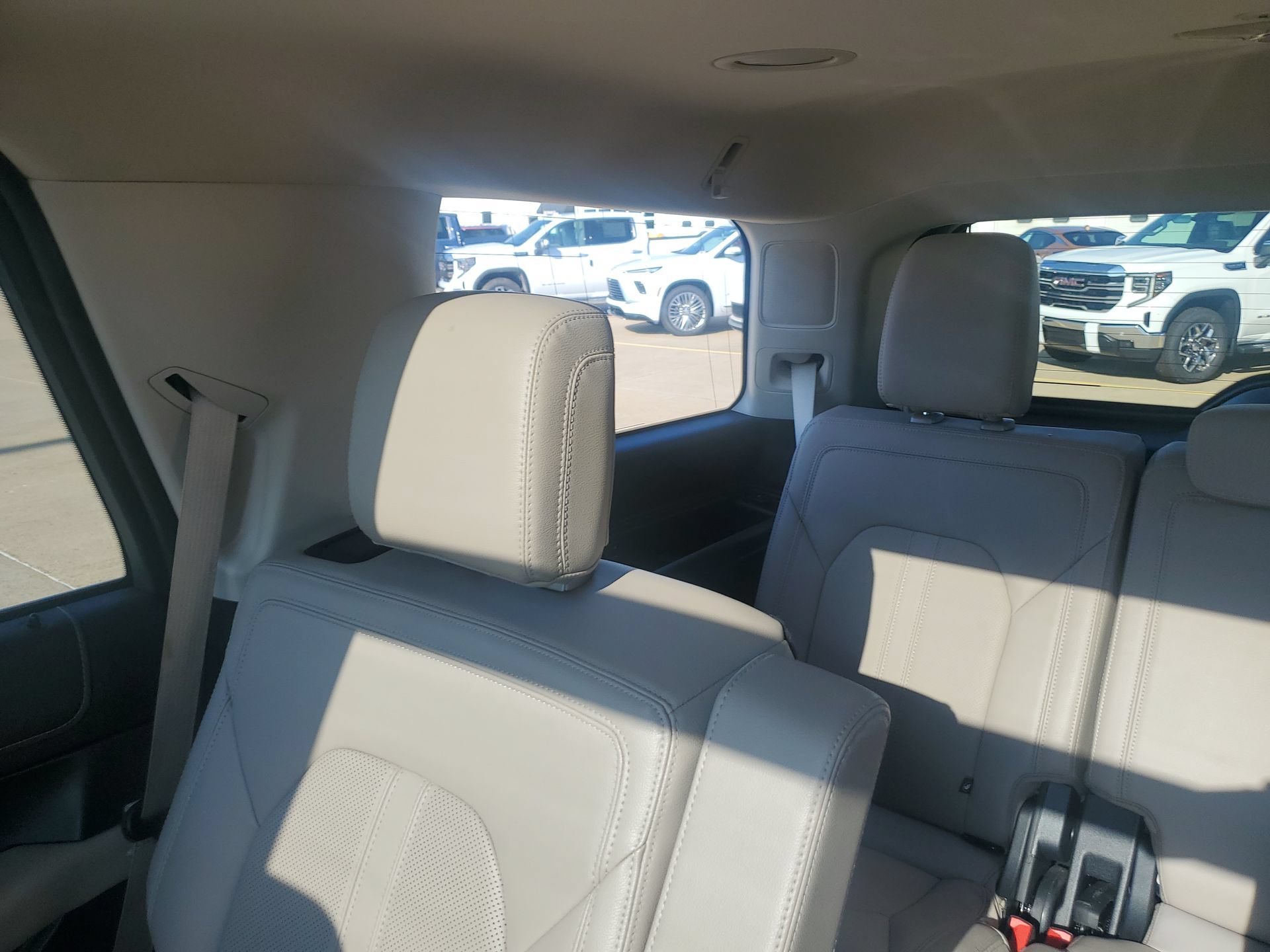 Used 2024 Ford Expedition Limited AWD/4WD image 13