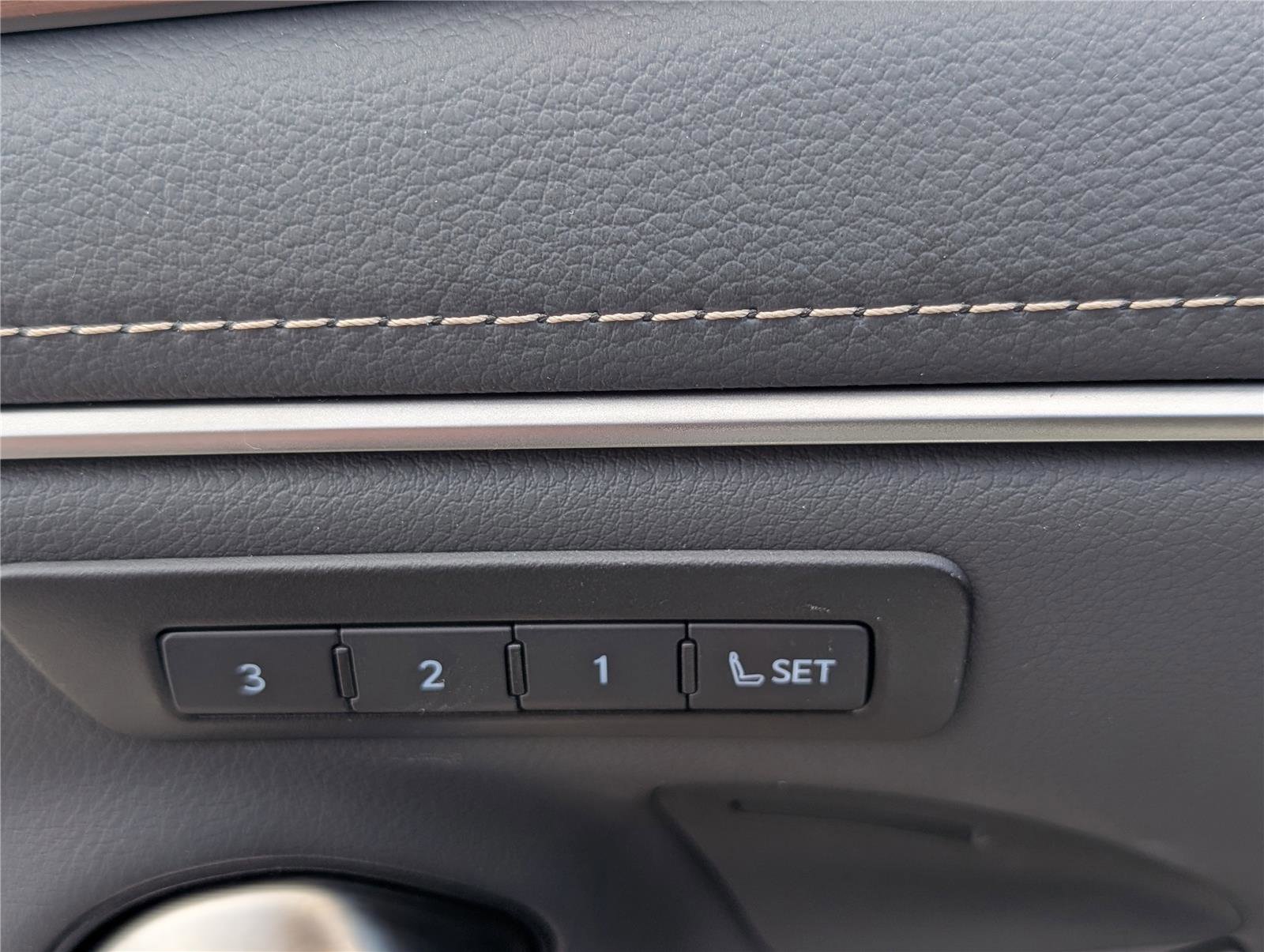 Used 2025 Lexus ES 350 w/ Premium Package image 21