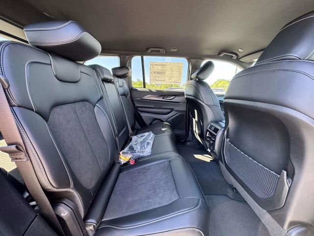 New 2025 Jeep Grand Cherokee Altitude image 15