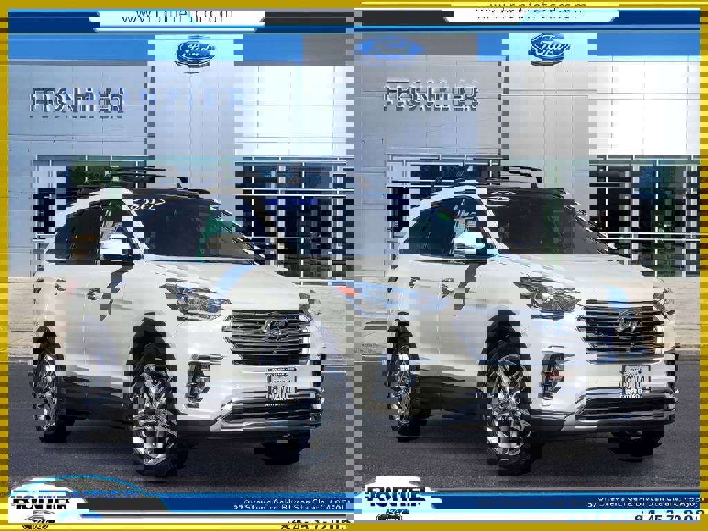 Used 2017 Hyundai Santa Fe SE image 1