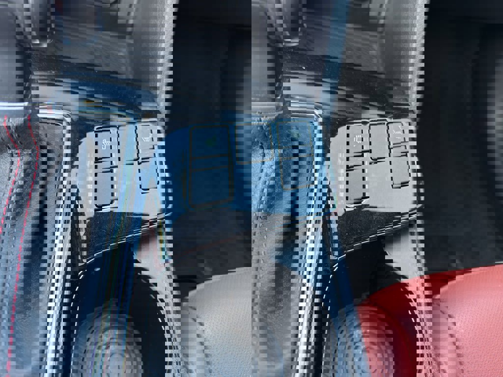 Used 2025 Kia Sportage SX image 16