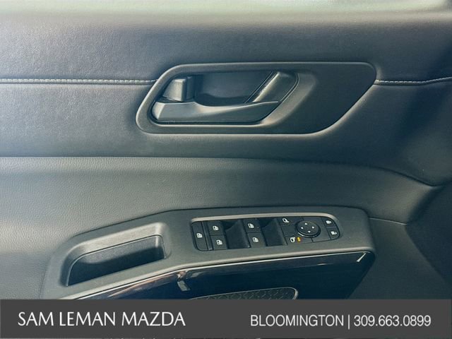 Used 2025 Nissan Pathfinder SV image 17