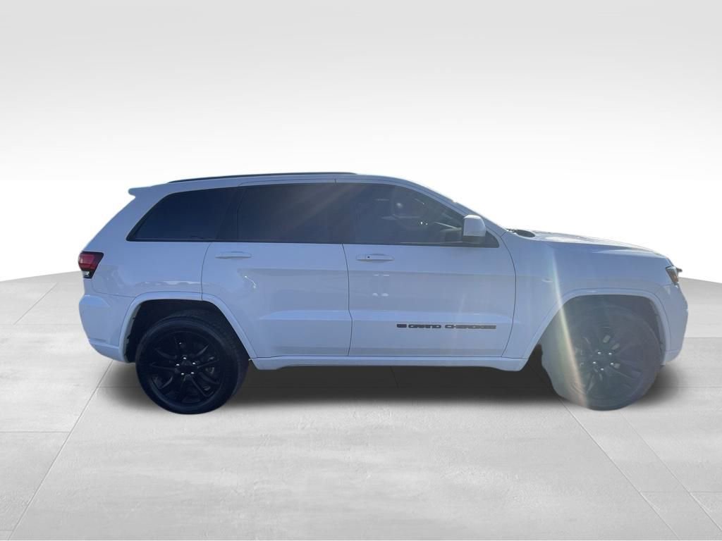 Used 2022 Jeep Grand Cherokee Laredo X image 13
