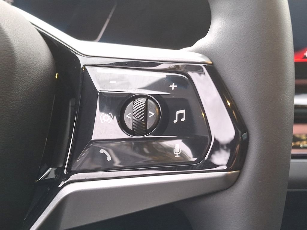 Used 2025 BMW i5 xDrive40 w/ Executive Package image 18