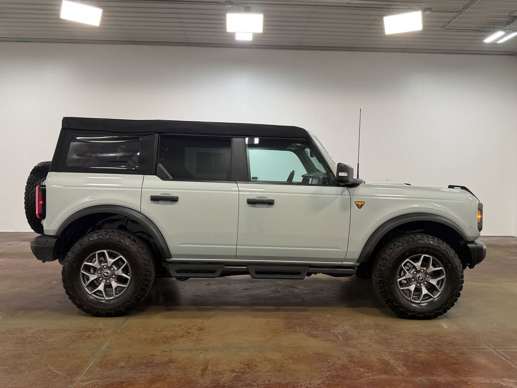 Used 2023 Ford Bronco Badlands image 23