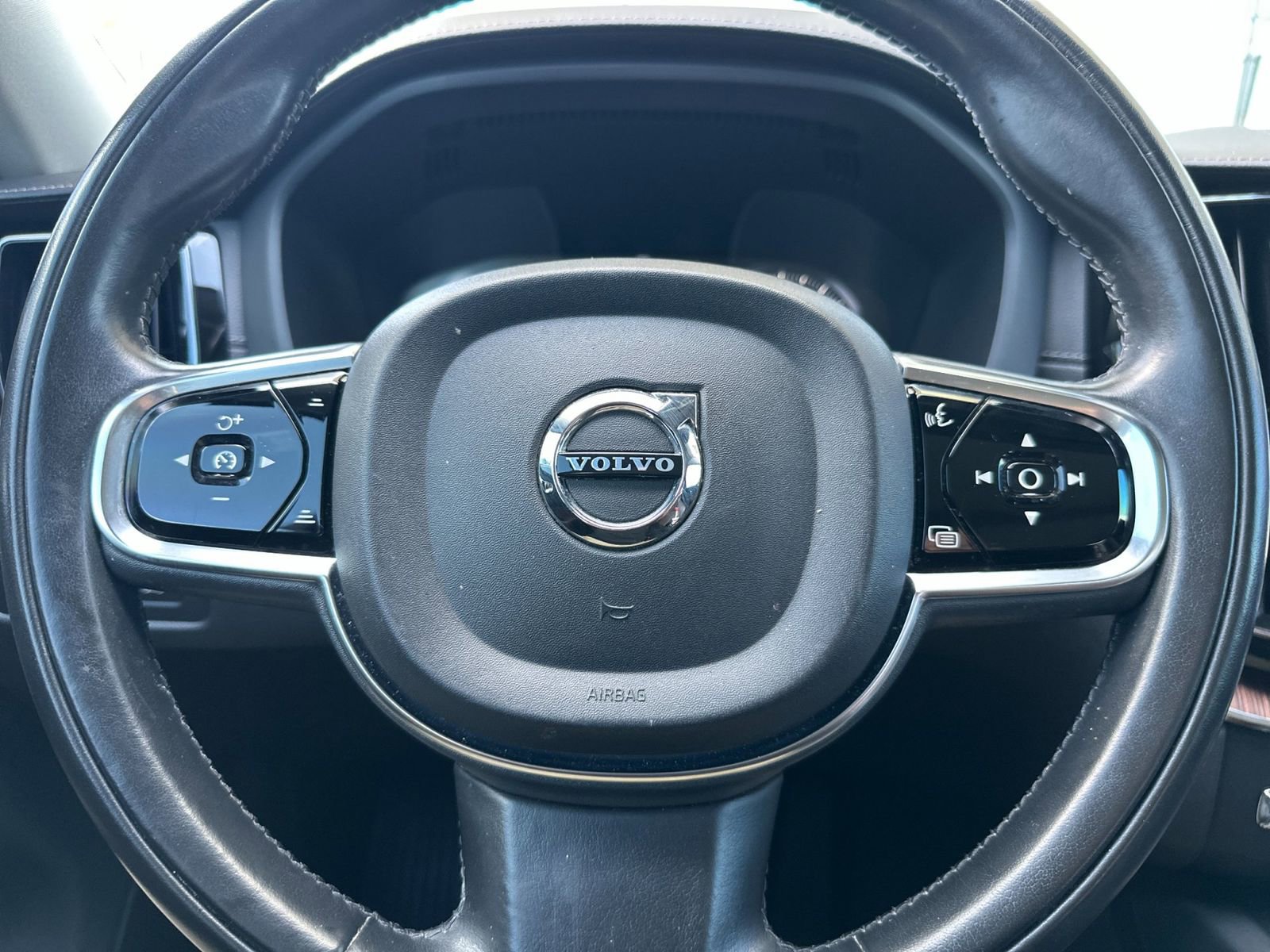 Used 2019 Volvo XC60 T5 Inscription w/ Protection Package Premier AWD/4WD image 26