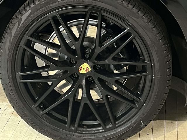 Certified 2023 Porsche Macan GTS image 13