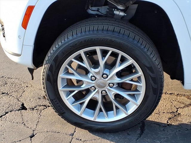 Used 2023 Jeep Grand Cherokee L Summit w/ Luxury Tech Group V image 33