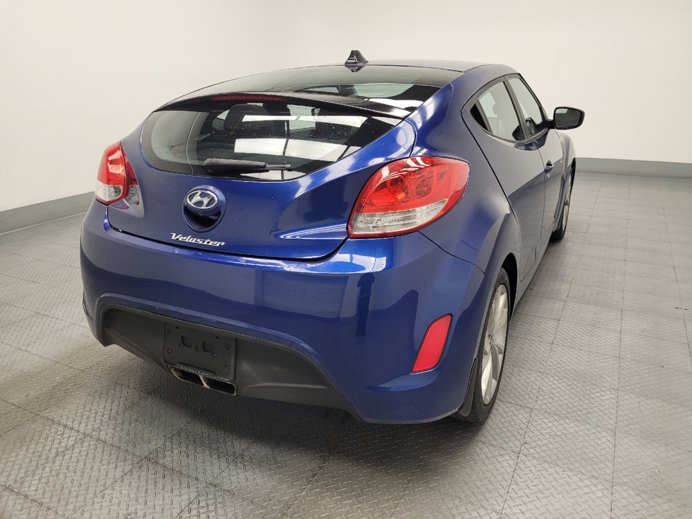 Used 2016 Hyundai Veloster FWD image 7
