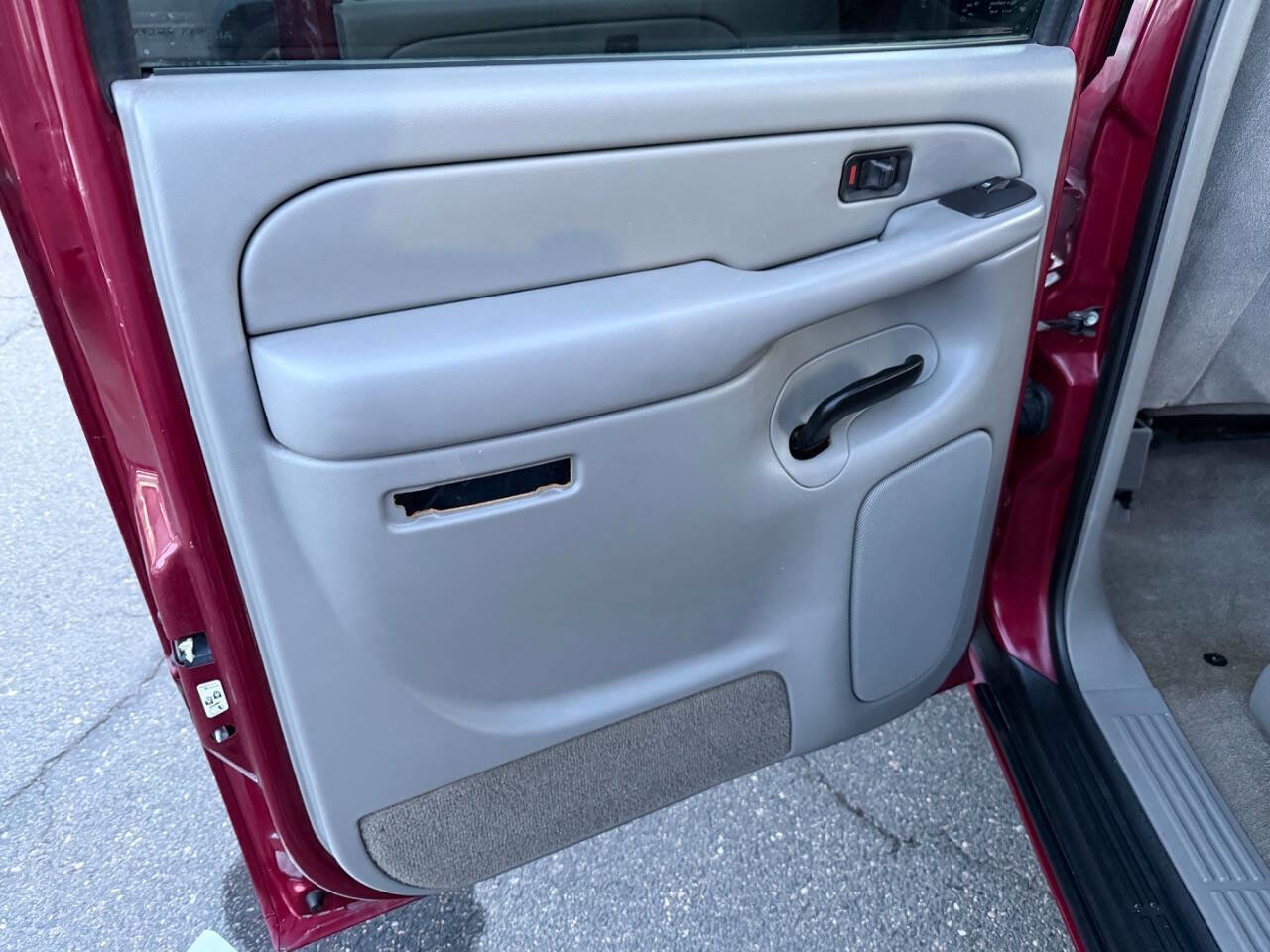 Used 2005 Chevrolet Suburban LS w/ Preferred Equipment Group image 35