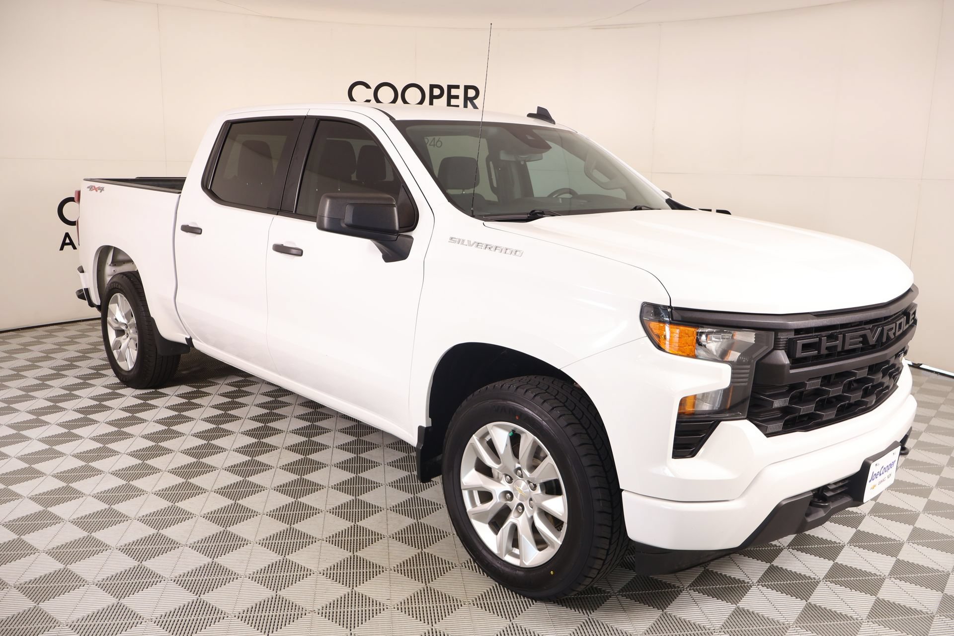 Used 2023 Chevrolet Silverado 1500 Custom AWD/4WD image 1