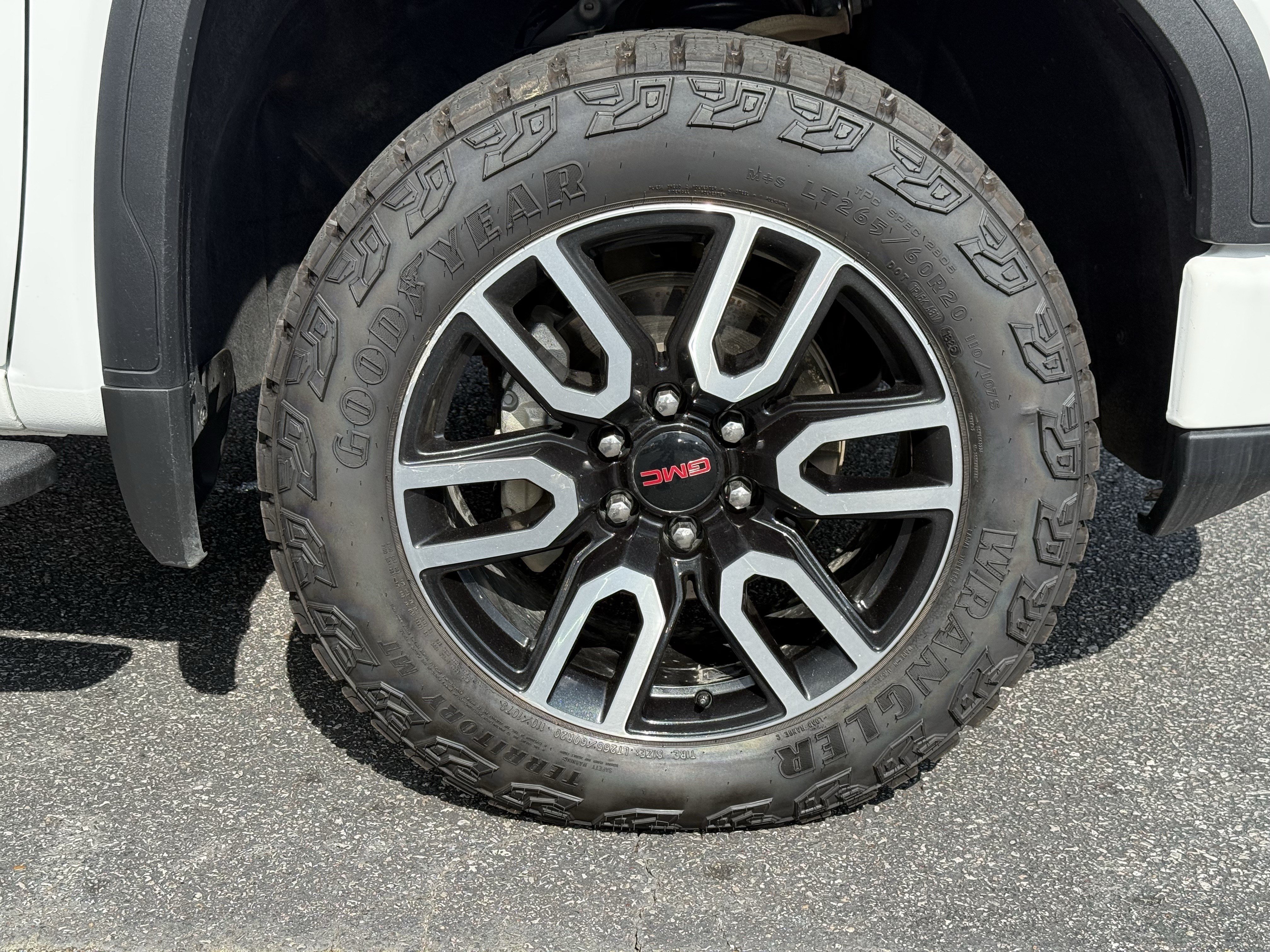 Used 2024 GMC Sierra 1500 AT4 w/ Technology Package AWD/4WD image 13