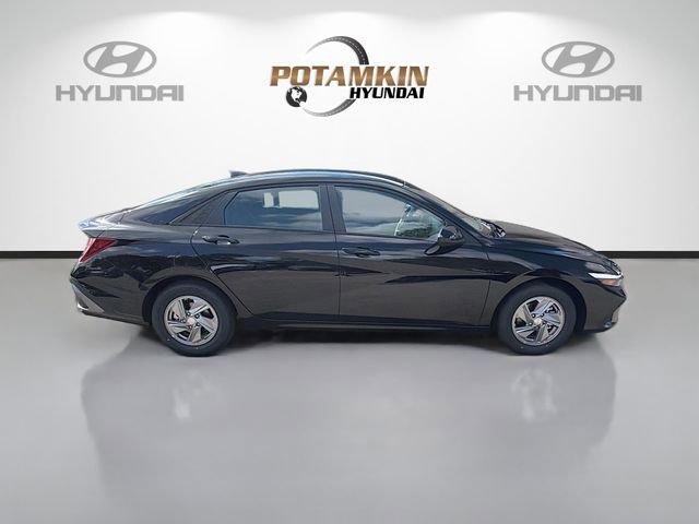 New 2026 Hyundai Elantra SE FWD image 4