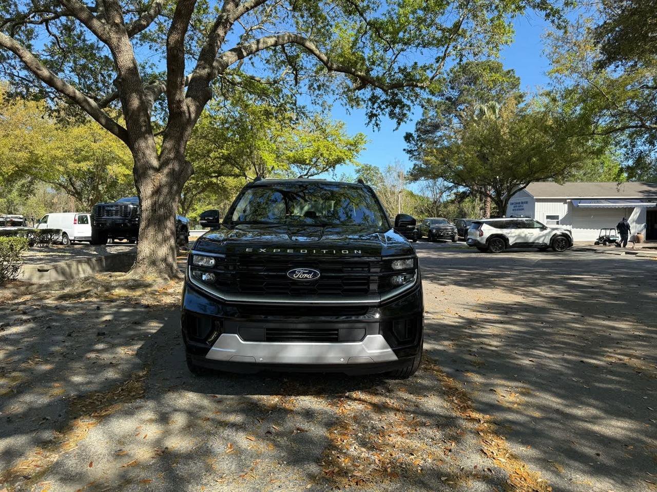 Used 2025 Ford Expedition Platinum image 2