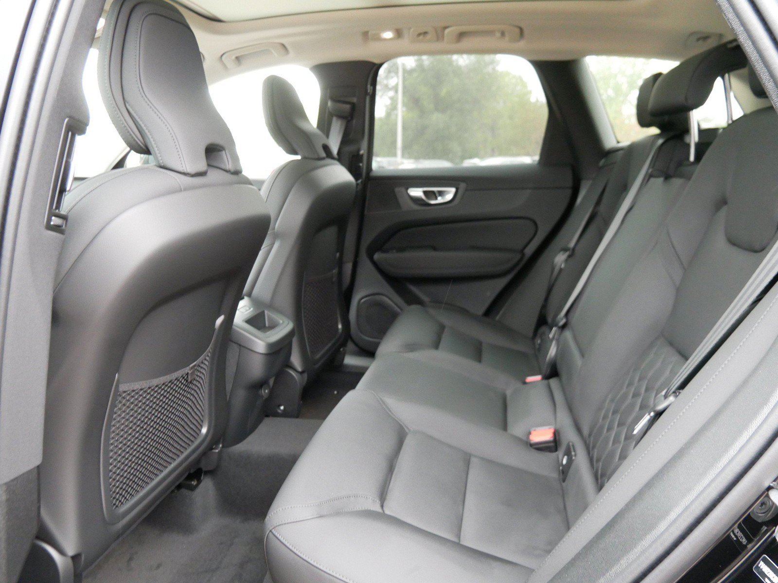 New 2027 Volvo XC60 B5 Plus AWD/4WD image 6
