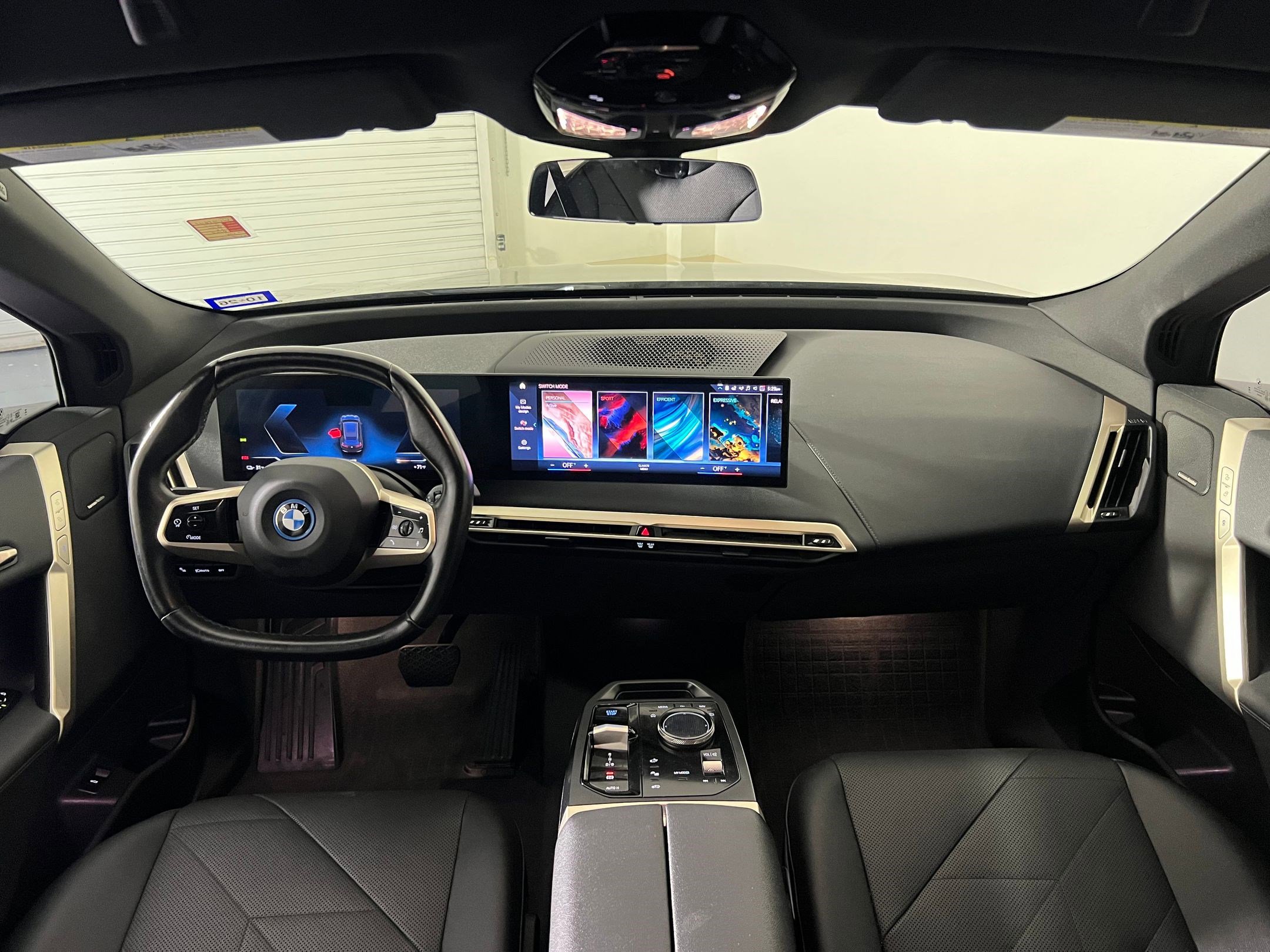 Used 2022 BMW iX xDrive50 w/ Premium Package image 15