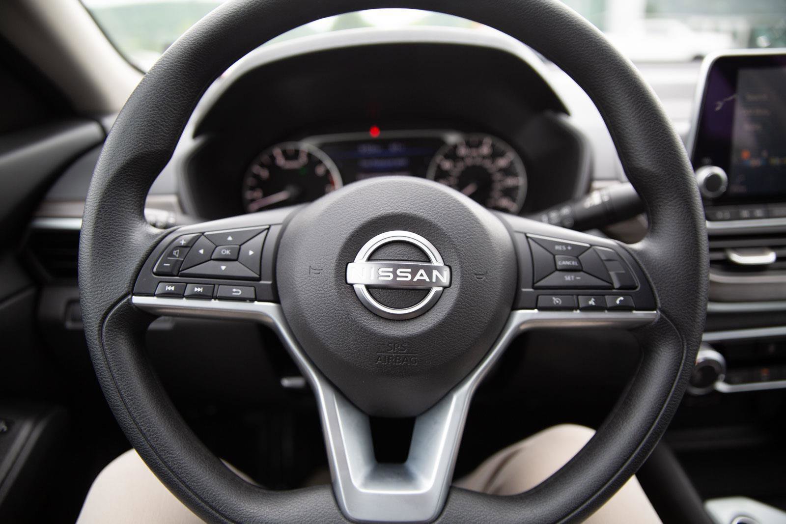 Used 2025 Nissan Altima 2.5 SV FWD image 10