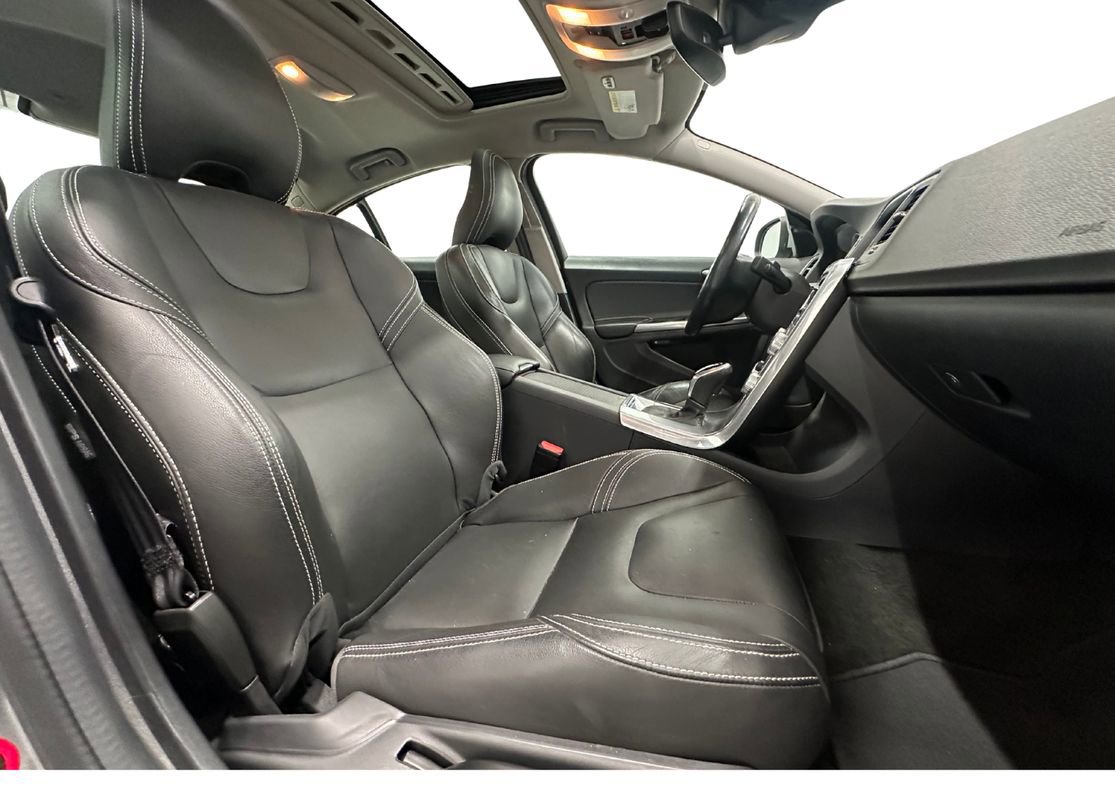 Used 2018 Volvo S60 T5 Dynamic w/ Vision Package image 18