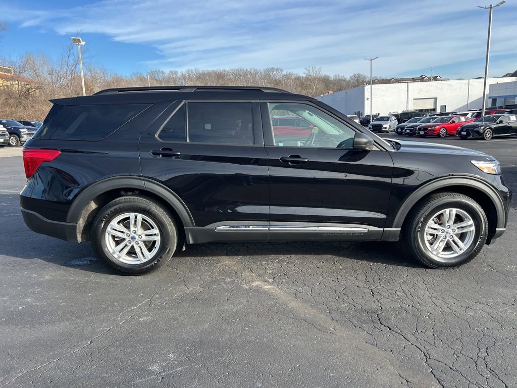 Used 2023 Ford Explorer XLT w/ Equipment Group 202A image 4