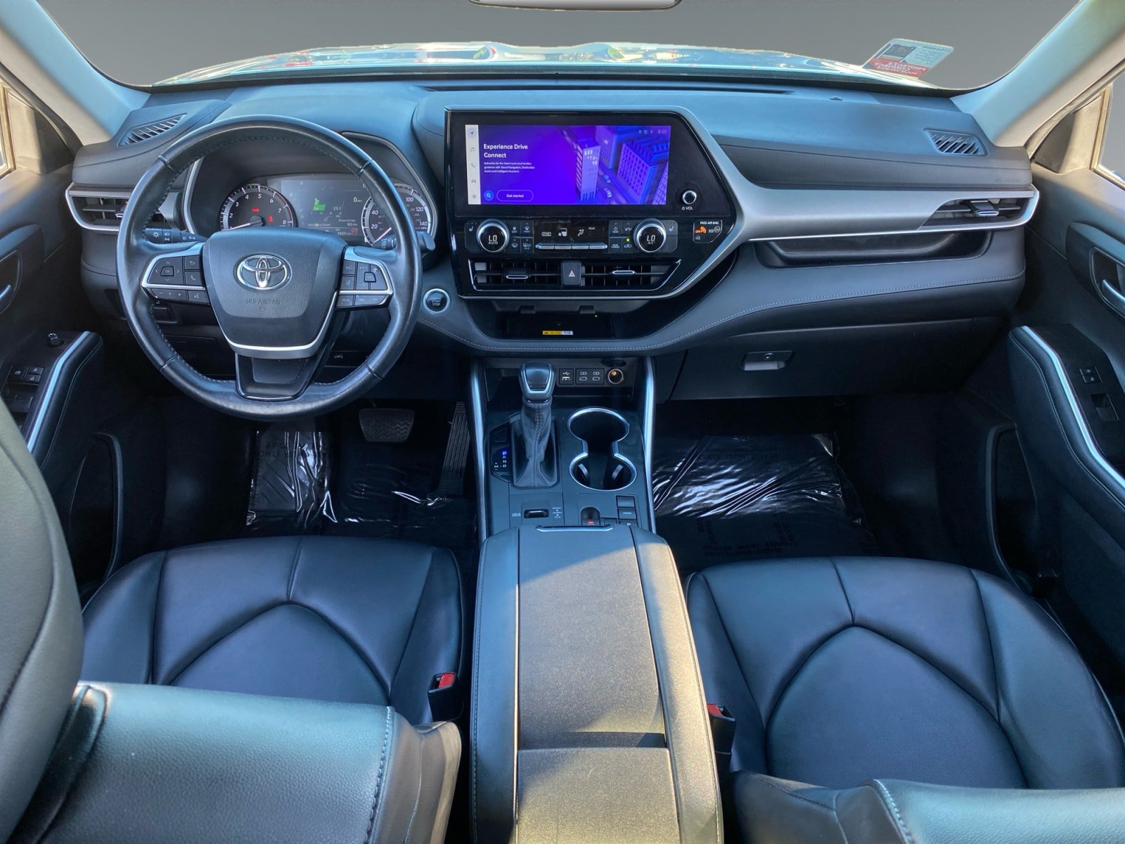 Used 2024 Toyota Highlander XLE FWD image 10