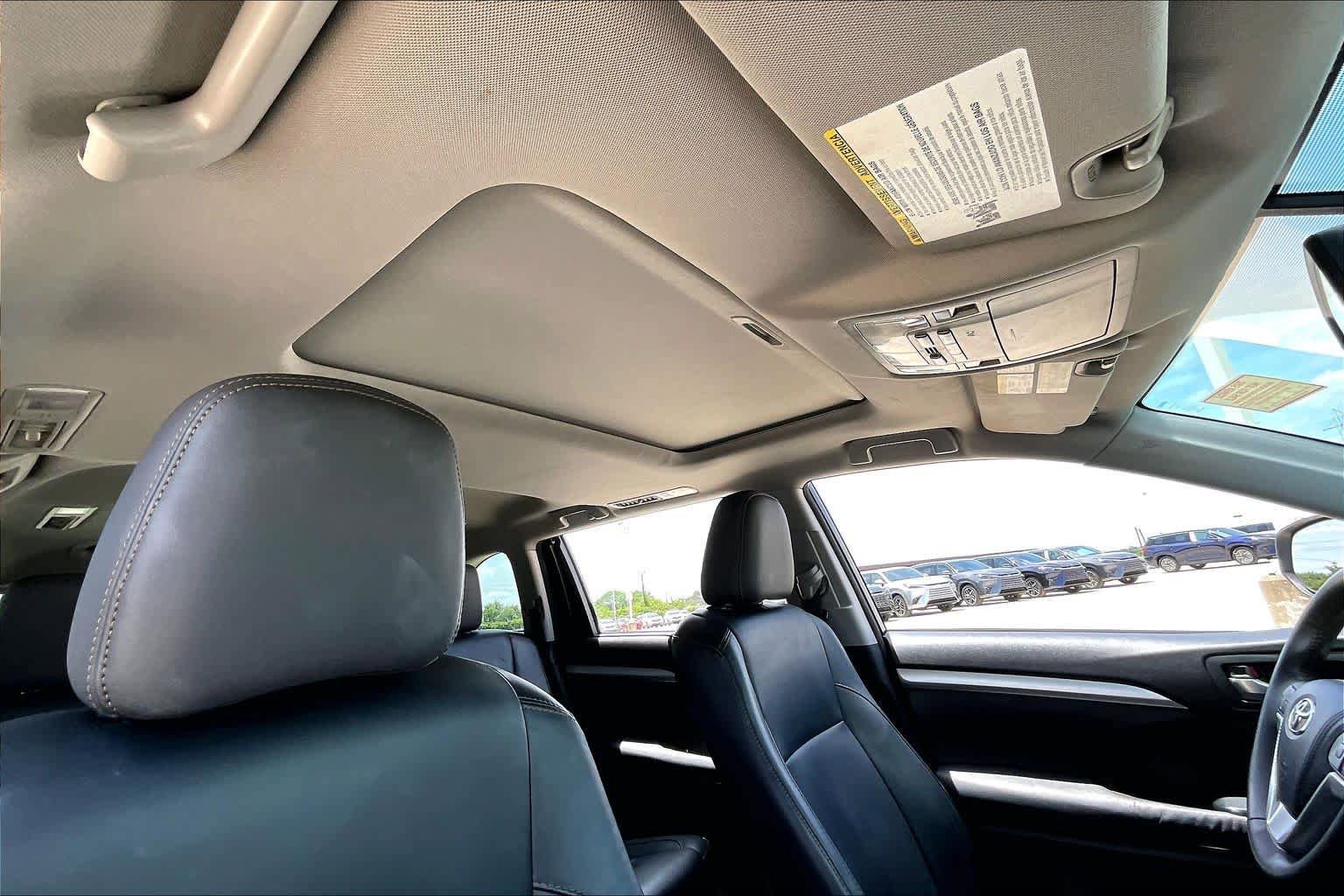 Used 2015 Toyota Highlander XLE FWD image 13