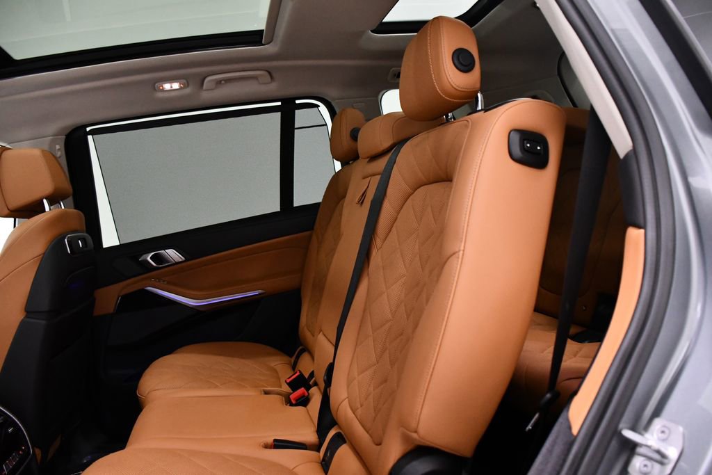 Used 2024 BMW X7 xDrive40i image 21