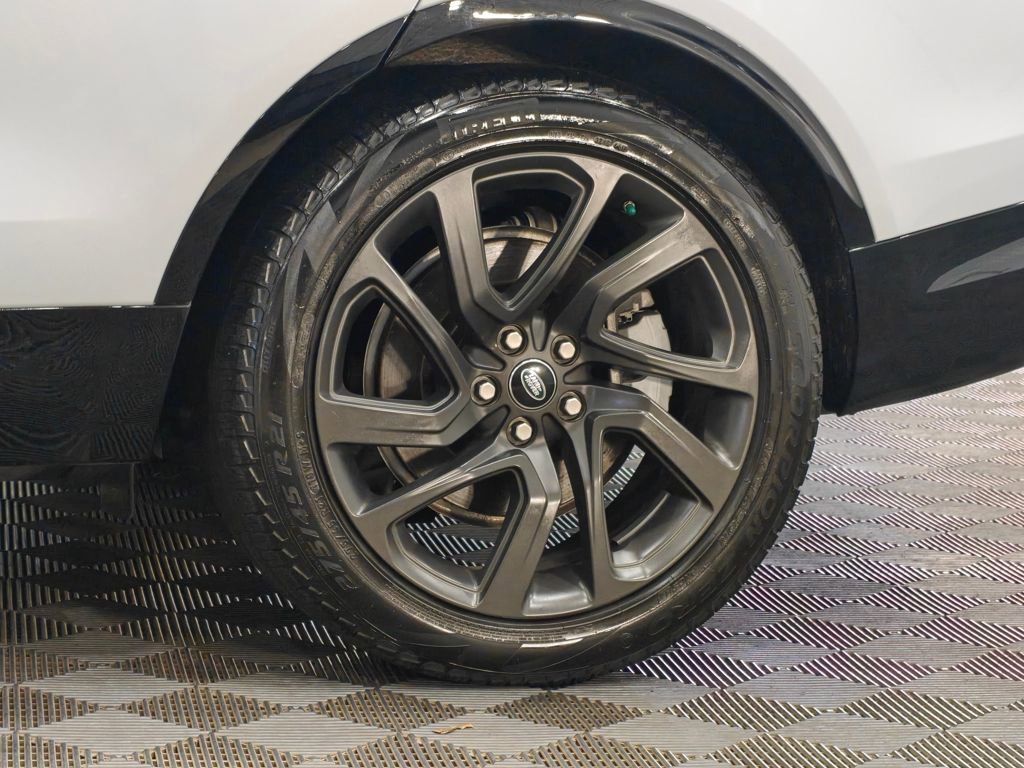 Used 2020 Land Rover Discovery HSE Luxury image 79