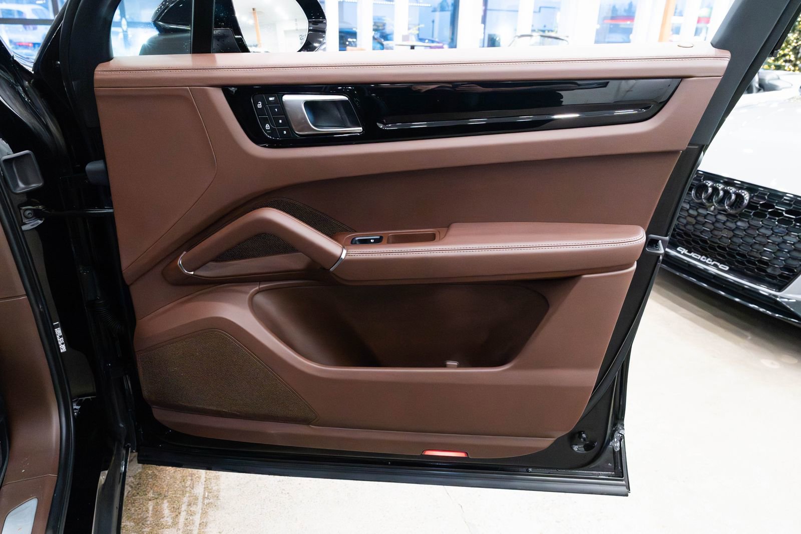 Used 2023 Porsche Cayenne image 23