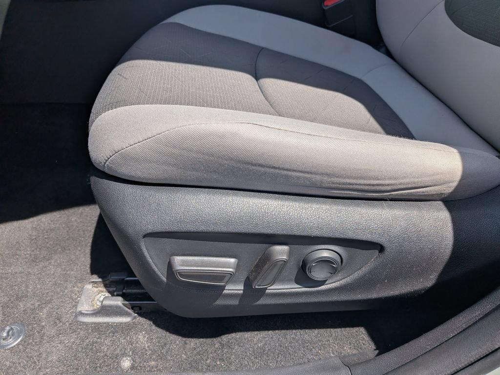 Used 2020 Toyota RAV4 XLE w/ All Weather Liner Package AWD/4WD image 31