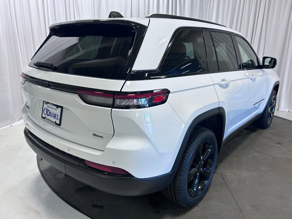 Used 2022 Jeep Grand Cherokee Altitude image 29