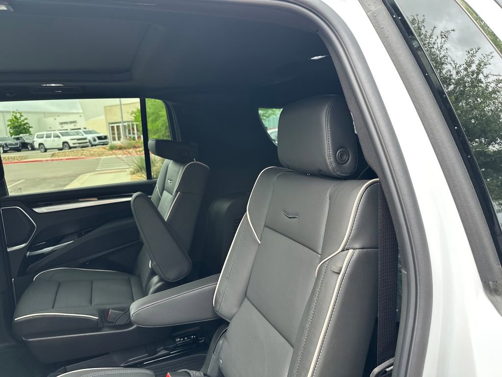 New 2026 Cadillac Escalade ESV Luxury w/ LPO, Floor Liner Package AWD/4WD image 22