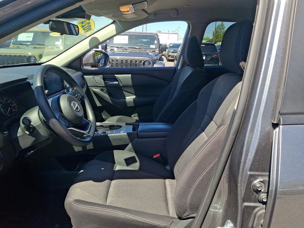 Used 2024 Nissan Rogue SV FWD image 23