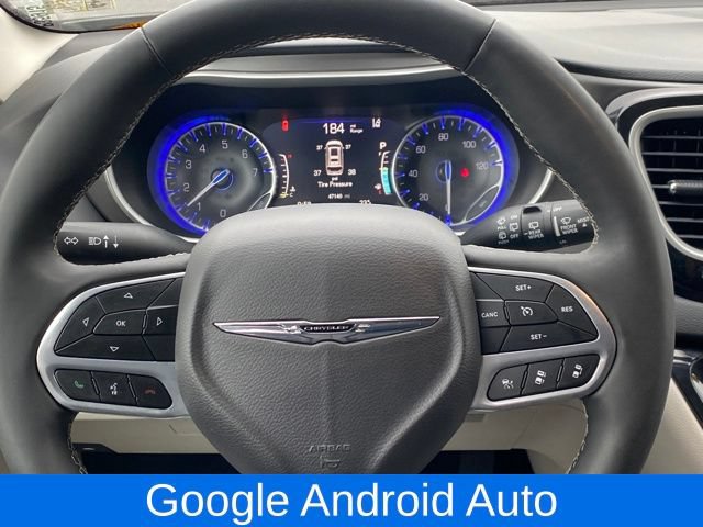 Used 2024 Chrysler Pacifica Touring-L FWD image 8