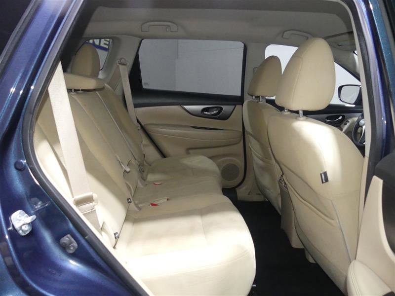 Used 2016 Nissan Rogue SV w/ SV Premium Package image 27