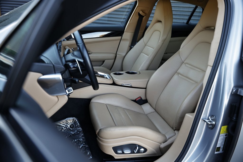 Used 2021 Porsche Panamera 4 image 5